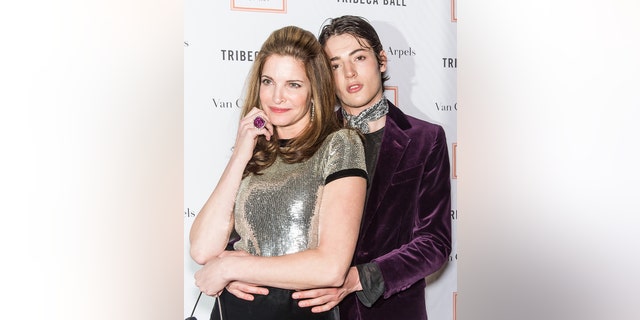 Model Stephanie Seymour and son Harry Brant attend the 2015 Tribeca Ball at New York Academy of Art on April 13, 2015, ニューヨーク市で.