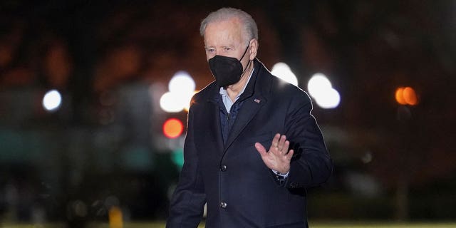 U.S. President Joe Biden waves upon his return from Wilmington, Delaware, to the White House in Washington, U.S., January 17, 2022. REUTERS/Kevin Lamarque
