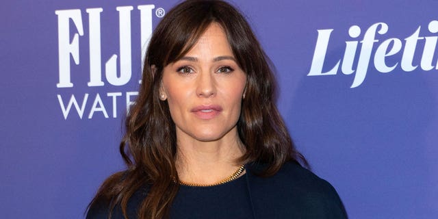 Jennifer Garner recalled being broken up with only a day after her first kiss.