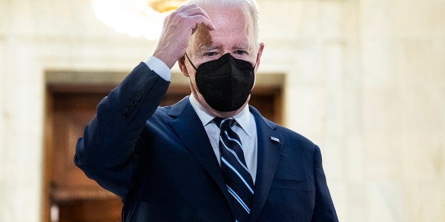 President Biden leaves a Senate Democrats luncheon in Russell Senate Office Building, where he discussed ending the filibuster to pass voting rights bills on Thursday, 一月. 13, 2022.