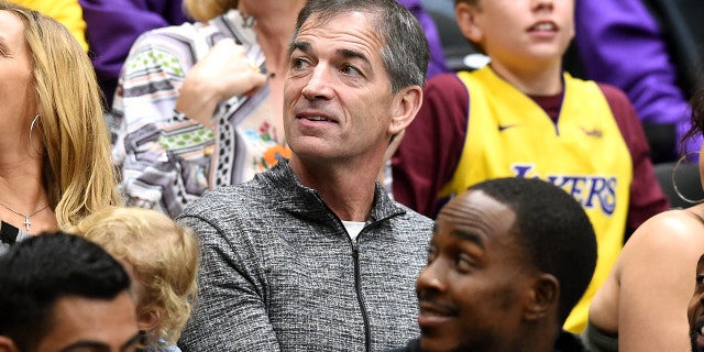 NBA Hall of Famer John Stockton attends a game between the Sioux Falls Skyforce and the South Bay Lakers Nov. 14, 2019, at UCLA Heath Training Center in El Segundo, Kalifornië.