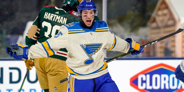 St. Louis Blues Right Wing Jordan Kyrou (25) celebrates his second period goal during the 2022 NHL Winter Classic between the St. Louis Blues and the Minnesota Wild on January 1, 2022 at Target Field in Minneapolis, ミネソタ.