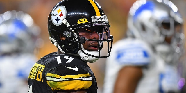 JuJu Smith-Schuster #19 of the Pittsburgh Steelers in action during the game against the Detroit Lions at Heinz Field on August 21, 2021 피츠버그, 펜실베니아.