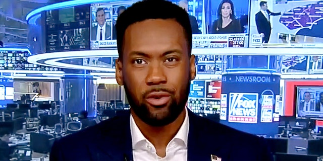 "Lawrence Jones Cross Country" will air on Saturdays at 10 pm. ET en Fox News Channel.