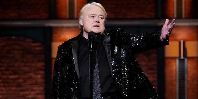 Comedian Louie Anderson is battling cancer.