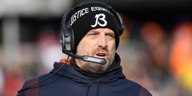 Matt Nagy reacts during the New York Giants game at Soldier Field on Jan. 2, 2022, 在芝加哥.