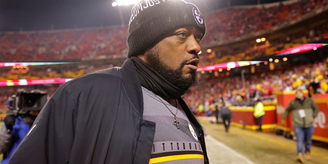 Head coach Mike Tomlin of the Pittsburgh Steelers looks on before the matchup against the Kansas City Chiefs in the NFC Wild Card Playoff game at Arrowhead Stadium in Kansas City, Mo., on Jan. 16, 2022.