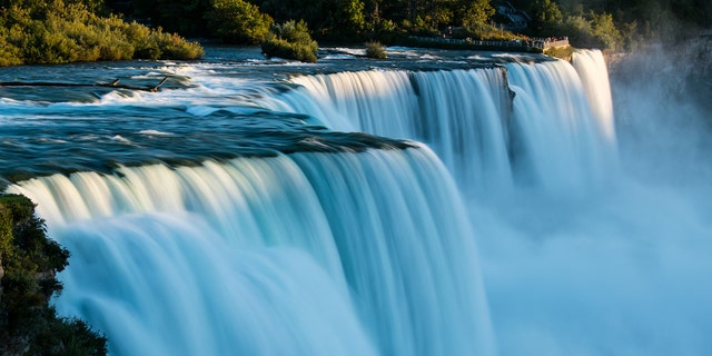 Niagara Falls, the original "Honeymoon Capital of the World," truly tugs at the heartstrings.