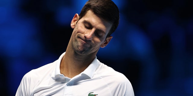 Novak Djokovic of Serbia reacts during the Men's Single's Second Semi-Final match between Novak Djokovic of Serbia and Alexander Zverev of Germany on Day Seven of the Nitto ATP World Tour Finals at Pala Alpitour on November 20, 2021 in Turin, 意大利.
