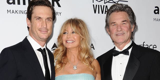 Actor Oliver Hudson has moved into Goldie Hawn's home with Kurt Russell as his own home is being remodeled.