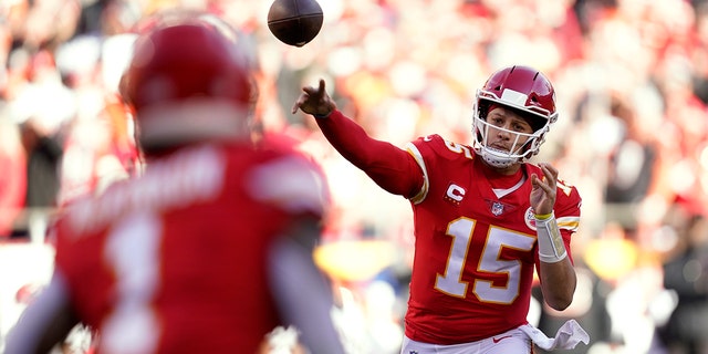 Kansas City Chiefs quarterback Patrick Mahomes (15) throws a pass to running back Jerick McKinnon (1) during the AFC championship game against the Cincinnati Bengal Jan. 30, 2022, in Kansas City, Mo.