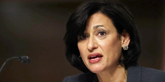 WASHINGTON, DC - 04 DE NOVIEMBRE: La directora de los Centros para el Control y la Prevención de Enfermedades, Rochelle Walensky, testifica ante el Comité Senatorial de Salud, Educación, Trabajo y Pensiones sobre la respuesta en curso a la pandemia de COVID-19 en el edificio de oficinas del Senado Dirksen en Capitol Hill el 04 de noviembre de 2021, en Washington DC 