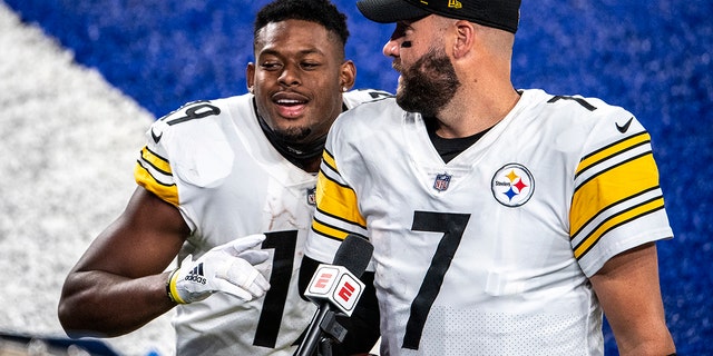 JuJu Smith-Schuster #19 interrupts Ben Roethlisberger #7 of the Pittsburgh Steelers during a television interview after a regular season game against the New York Giants at MetLife Stadium on September 14, 2020 a East Rutherford, New Jersey. 