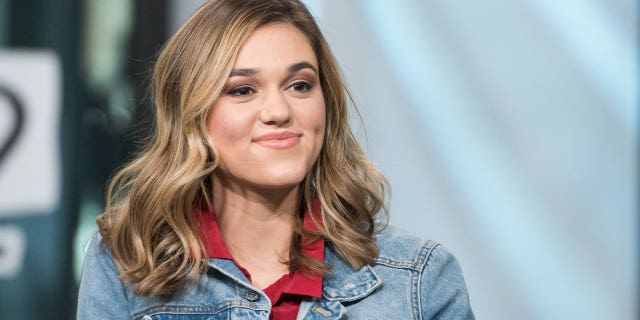 Sadie Robertson revela que ha firmado contrato "flurona," coronavirus և gripe.