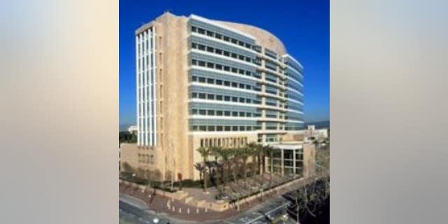 The Ronald Reagan Federal Building and U.S. Courthouse in Santa Ana, 캘리포니아.