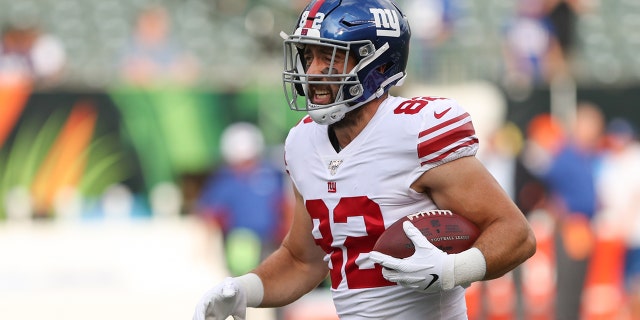 New York Giants tight end Scott Simonson (82) warms up before the preseason game against the New York Giants and the Cincinnati Bengals on August 22nd 2019, at Paul Brown Stadium in Cincinnati, OH.