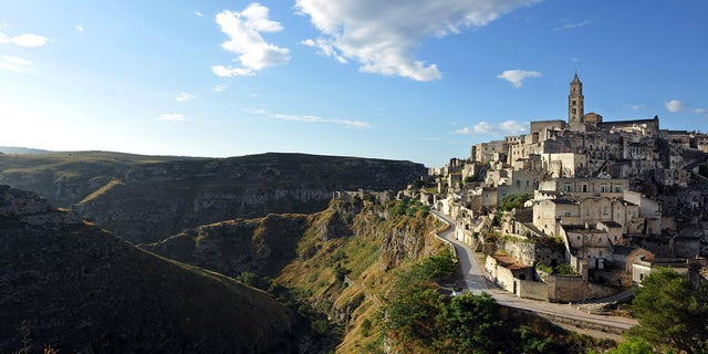 Matera, in Southern Italy, has history, great food, architecture and scenery, 세계에서 세 번째로 오래된 지속적 거주 정착지로 주장. 