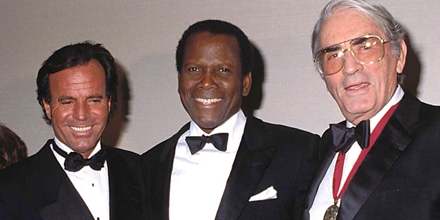 Sidney Poitier (center), seen here with Julio Iglesias (left) and Gregory Peck (right), was beloved by his peers.