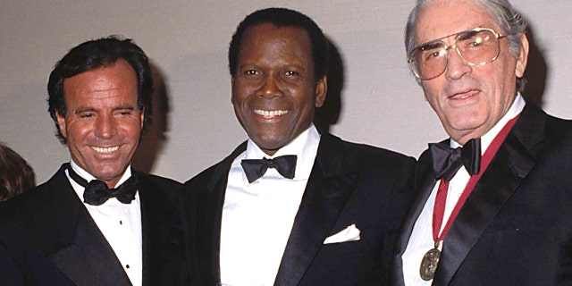 Sidney Poitier (center), seen here with Julio Iglesias (left) and Gregory Peck (right), was beloved by his peers.