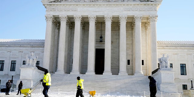 The Supreme Court is shown Friday, 1 월. 7, 2022, 워싱턴.