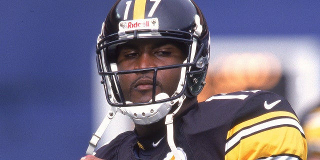 Tee Martin of the Steelers lines up a pass against the Philadelphia Eagles at Three Rivers Stadium in Pittsburgh.