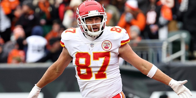 Travis Kelce of the Kansas City Chiefs celebrate after catching a 3-yard pass for a touchdown in the first quarter of the game against the Cincinnati Bengals at Paul Brown Stadium on Jan. 2, 2022, a Cincinnati, Ohio.