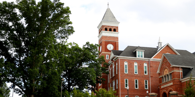 Una vista de Tillman Hall en el campus de la Universidad de Clemson el 10 de junio de 2020 en Clemson, Carolina del Sur. 