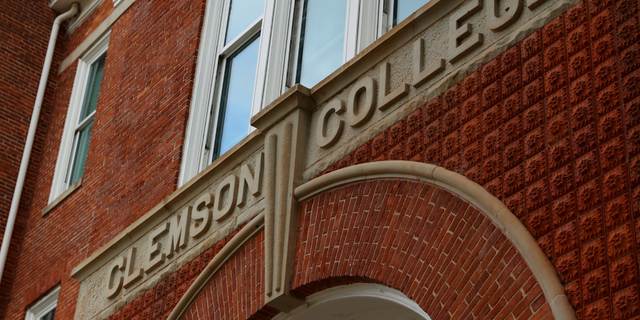 Una vista de Tillman Hall en el campus de la Universidad de Clemson el 10 de junio de 2020 en Clemson, Carolina del Sur. 