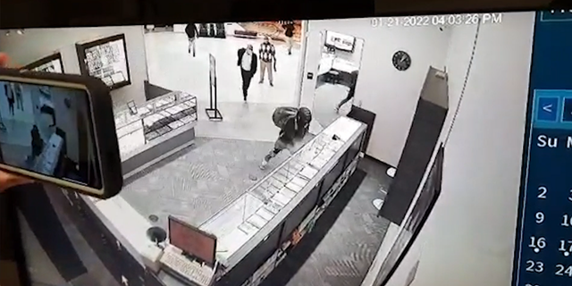 One Bay Area jewelry store owner took matters into his own hands and stopped would-be smash-and-grab robbers from taking any merchandise.