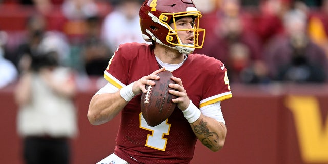 Taylor Heinicke of the Washington Football Team drops back to pass during the third quarter against the Philadelphia Eagles at FedExField on January 02, 2022 in Landover, Maryland. (Photo by Greg Fiume/Getty Images)