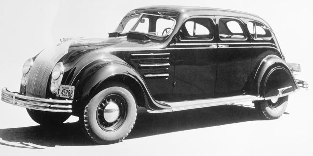 los 1934 Chrysler Airflow featured cutting edge aerodynamics.
