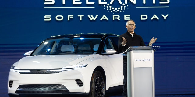 The Chrysler Airflow previews the brand's upcoming electrification.