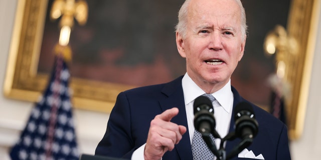 U.S. President Joe Biden speaks on the December 2021 jobs report in the State Dining Room of the White House in Washington, CORRIENTE CONTINUA., NOSOTROS., el viNOSOTROSes, ene. 7, 2022. U.S. employers added fewer jobs in December than forecast, while the jobless rate fell more than expected, adding to evidence of a challenging hiring environment that's making it tough to meet demand amid the persistent pandemic. Fotógrafo: Oliver Contreras/Sipa/Bloomberg via Getty Images