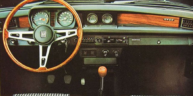 The Civic's dashboard was a simple affair.