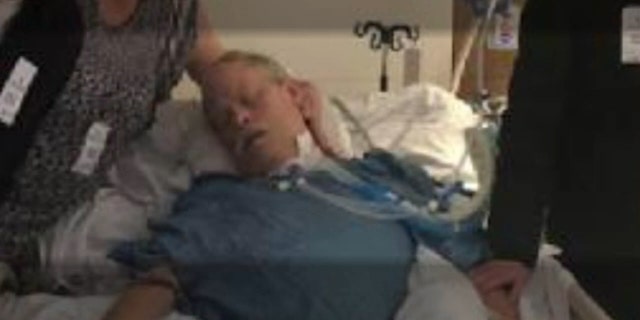 Scott Quiner, 55, van Buffalo, Minnesota., was sedert Nov in die ICU van die Mercy-hospitaal in Coon Rapids. 6 after he tested positive for the virus while unvaccinated in late October.