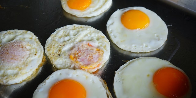 TikTok user @essentialmcdonalds posted a video on the social media platform showing the difference between McDonald’s folded egg and its round egg.
