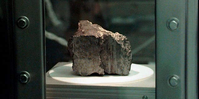 The meteorite labeled ALH84001 sits in a chamber at a Johnson Space Center lab in Houston, Aug. 7, 1996. (AP Photo/David J. Phillip)