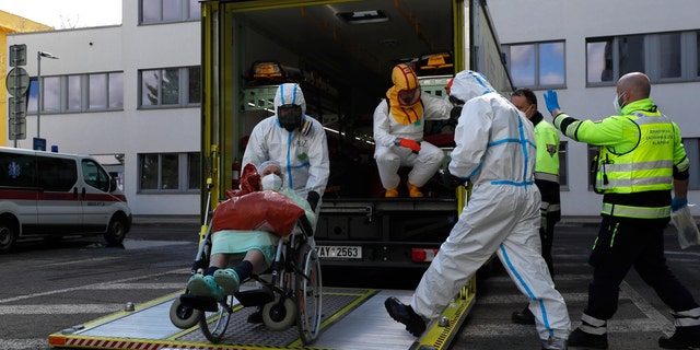 Health care workers transport a COVID-19 patient, in Ceska Lipa, チェコ共和国.