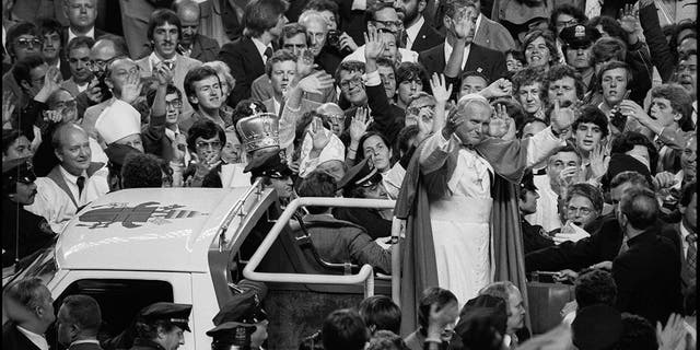 Pope John Paul II was driven through New York City in 1979 in a Ford Bronco-based Popemobile.