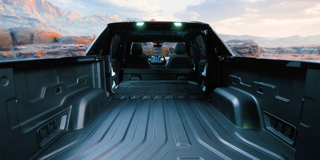 The Multi-Flex Midgate extends the bed into the cabin.