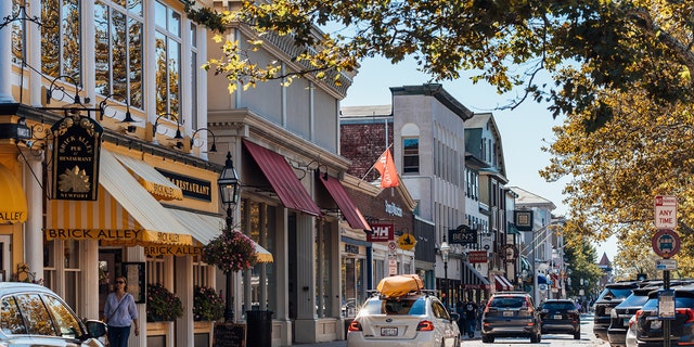 Chow down on fresh crab cakes and slaw, and maybe sling back a pinot grigio or two dockside with your forevermore along Newport, Rhode Island's pristine harbor.