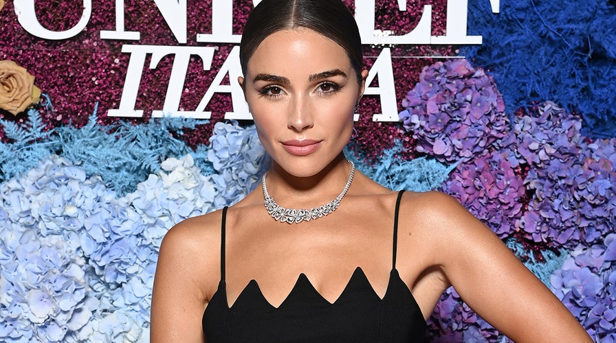 Olivia Culpo Asked to Cover Up Before American Airlines Flight