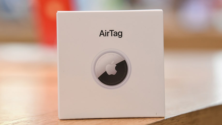 Apple AirTag in box