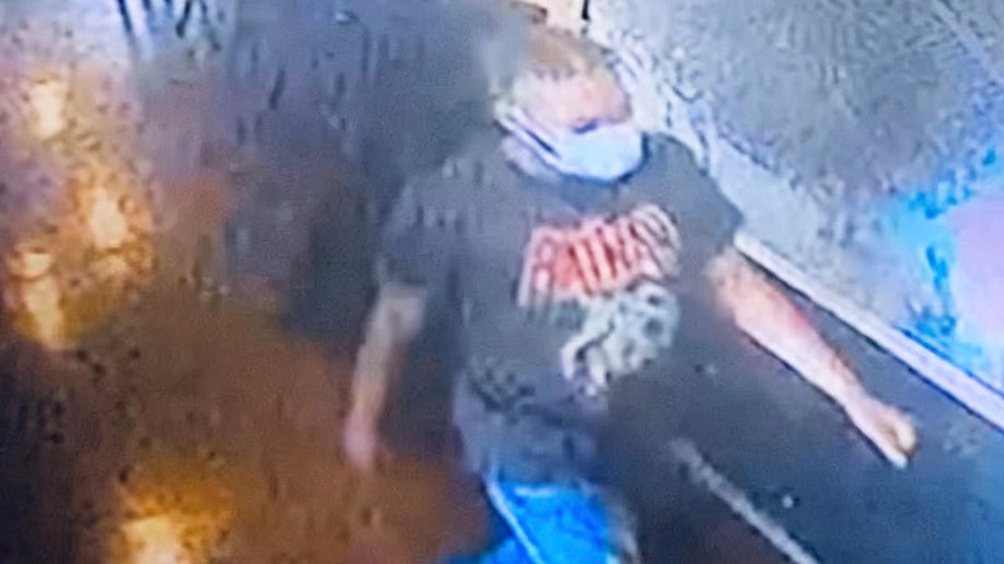Ragin Cajun Cafe dine-and-dash suspect in surveillance video