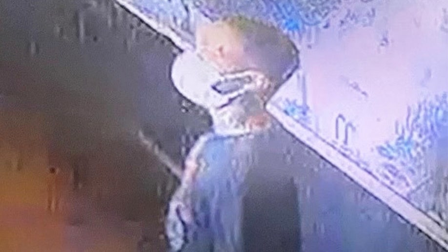 Ragin Cajun Cafe dine-and-dash suspect in surveillance video