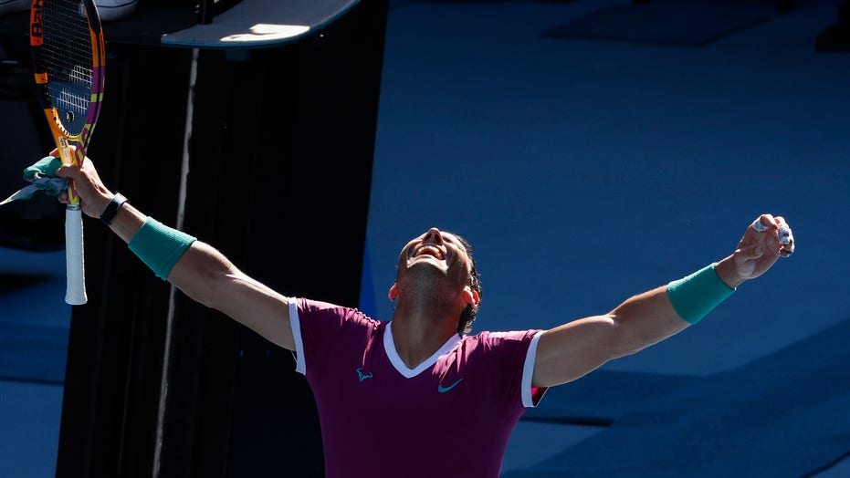 Rafael Nadal reaches Australian Open quarterfinals for 14th time