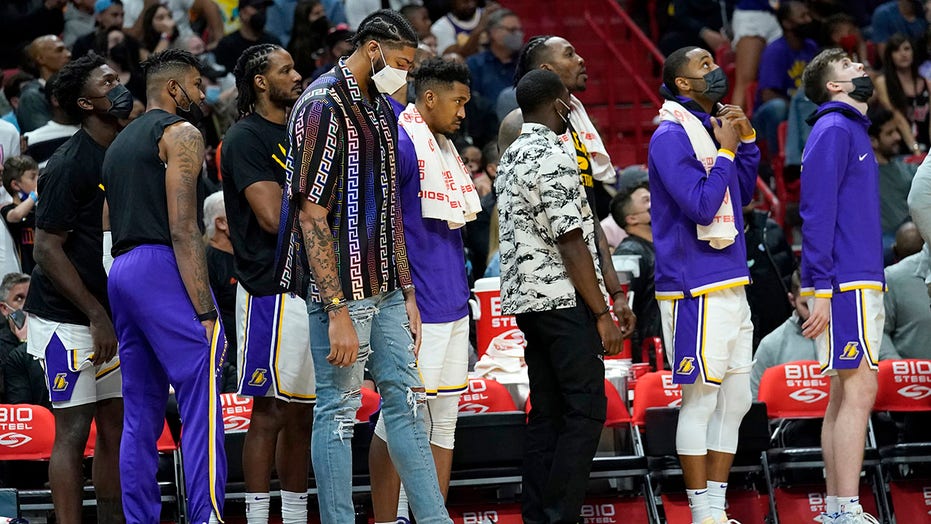 Lakers' Anthony Davis to return from knee injury against Nets