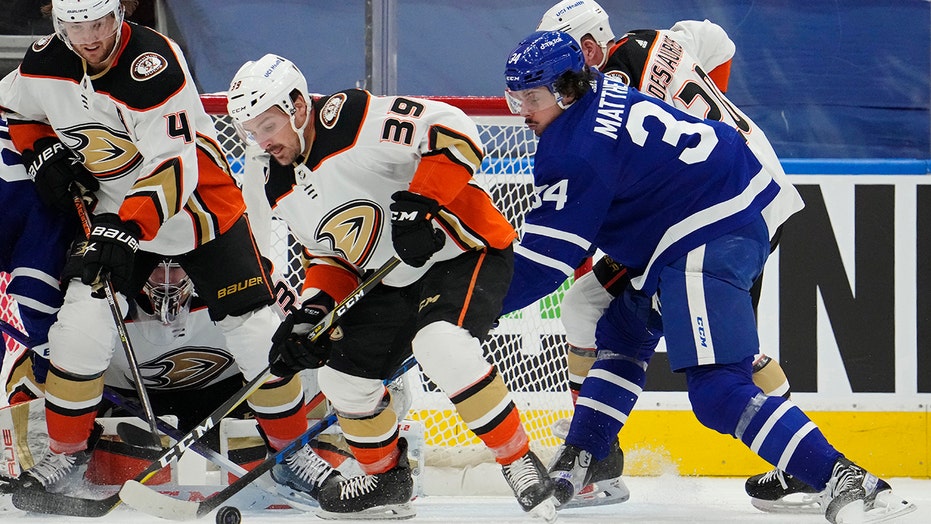 Auston Matthews lifts Maple Leafs over Ducks in shootout