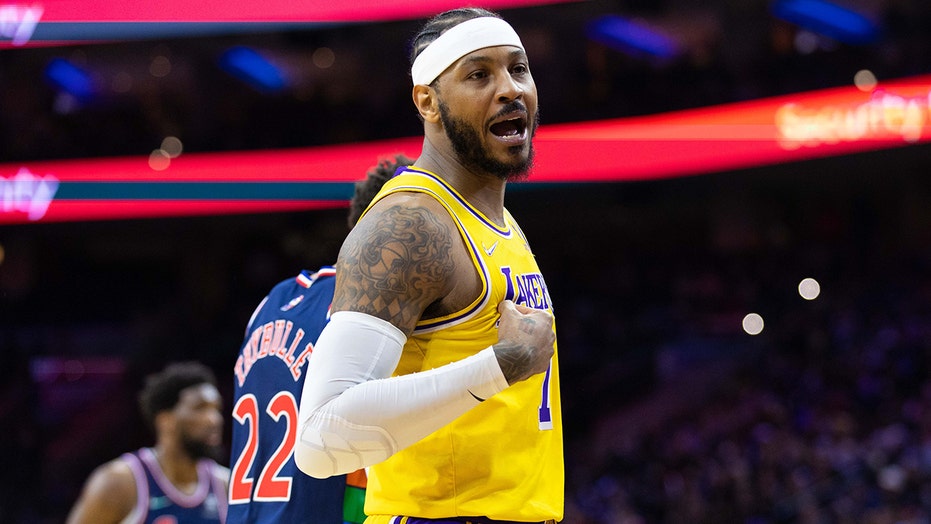 Lakers' Carmelo Anthony gets 76ers fans ejected after he says one called him 'boy'