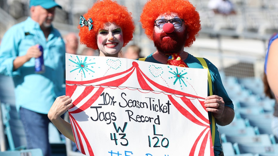 Jaguars fans dress as clowns in hopes of convincing ownership to make change